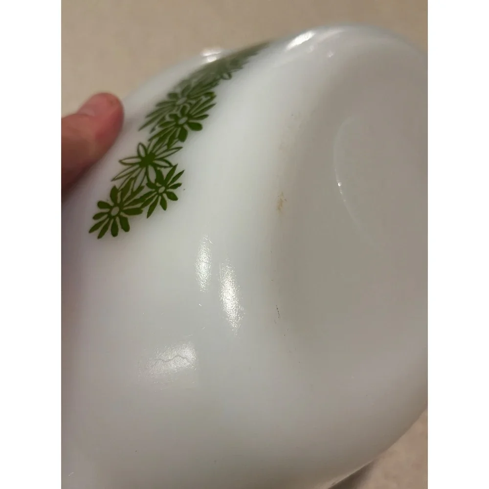 Pyrex vintage milk